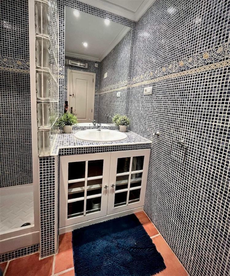 Cosy, Seaview Apartment, Close To Beach And Bars -Edificio Rhin Кампоамор Екстериор снимка