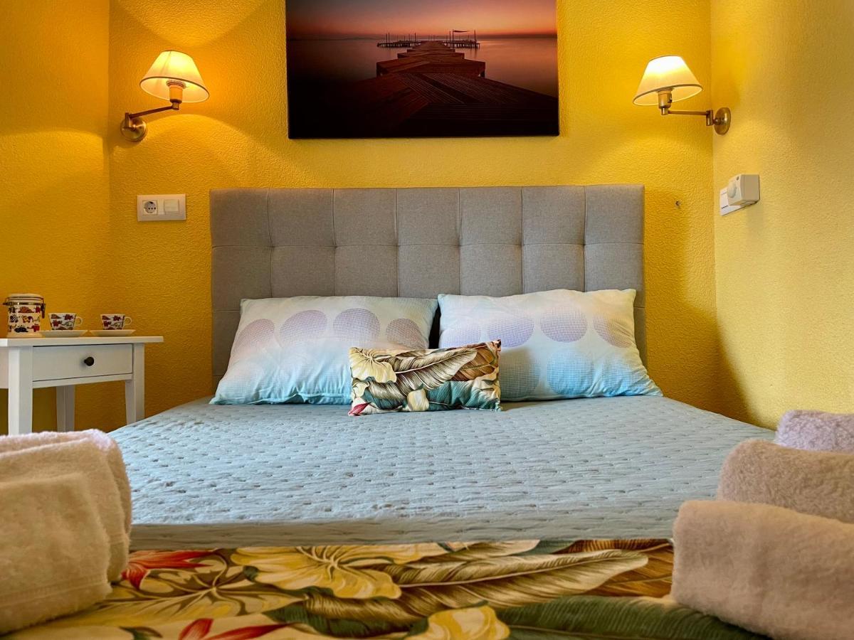 Cosy, Seaview Apartment, Close To Beach And Bars -Edificio Rhin Кампоамор Екстериор снимка