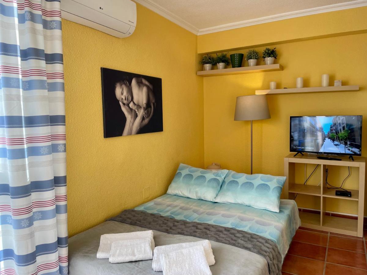 Cosy, Seaview Apartment, Close To Beach And Bars -Edificio Rhin Кампоамор Екстериор снимка