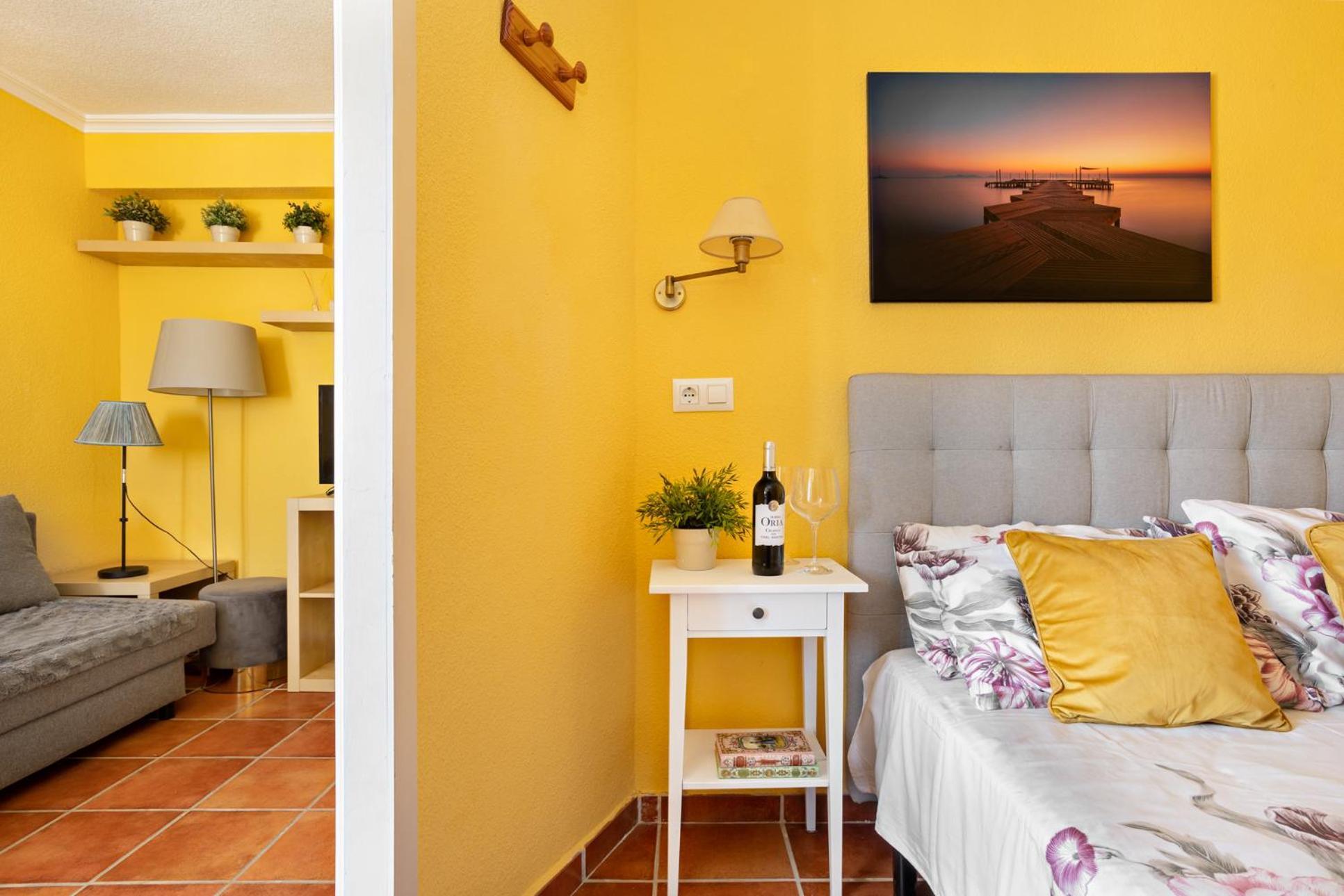 Cosy, Seaview Apartment, Close To Beach And Bars -Edificio Rhin Кампоамор Екстериор снимка