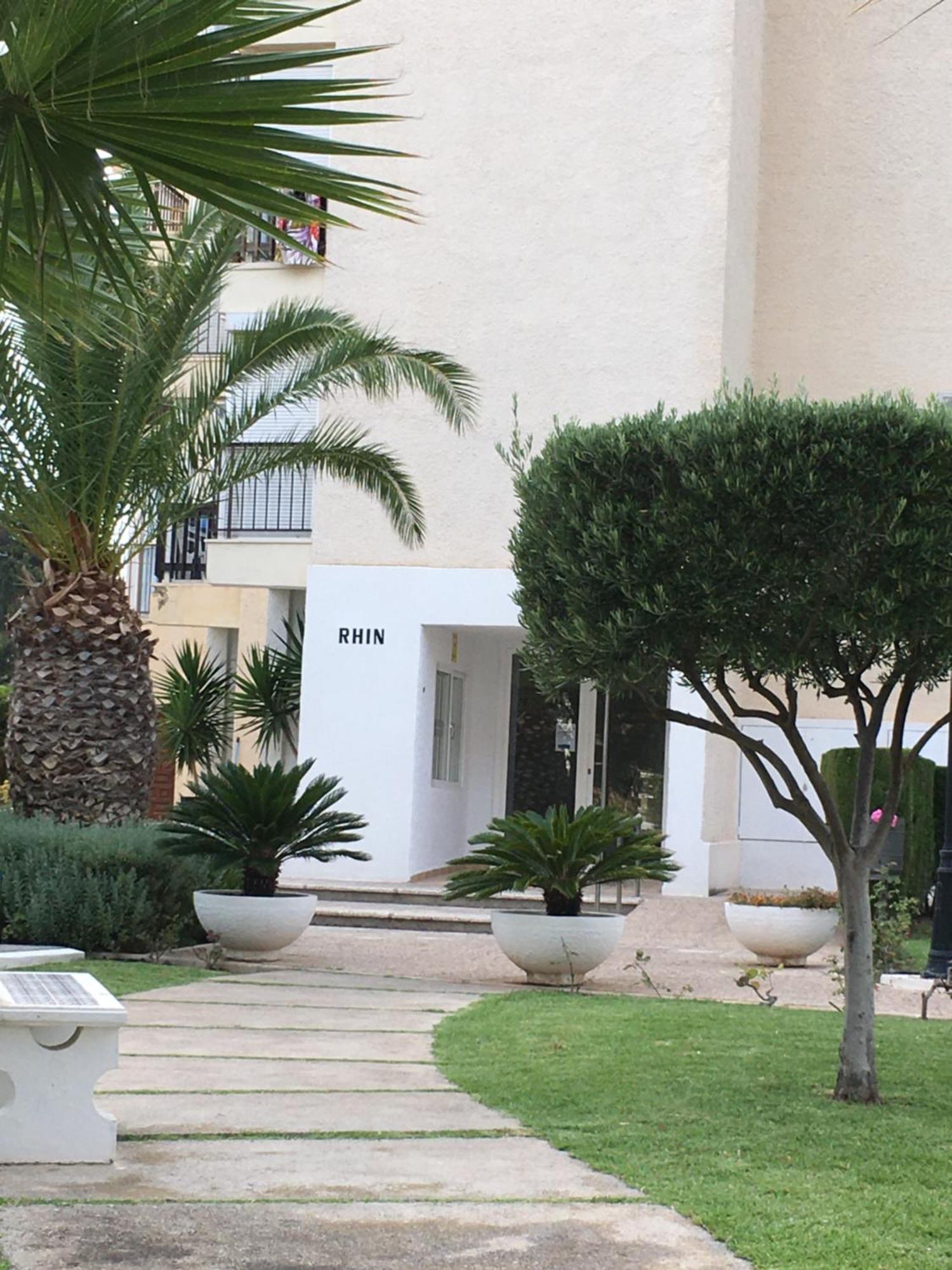Cosy, Seaview Apartment, Close To Beach And Bars -Edificio Rhin Кампоамор Екстериор снимка